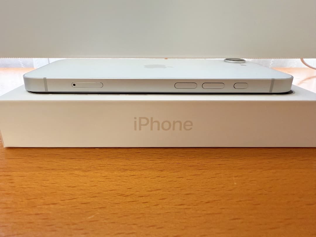 【美品】iPhone 16e 128GB ホワイト SIMフリーApple購入品