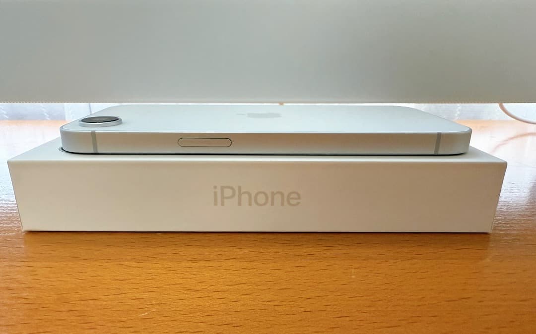 【美品】iPhone 16e 128GB ホワイト SIMフリーApple購入品