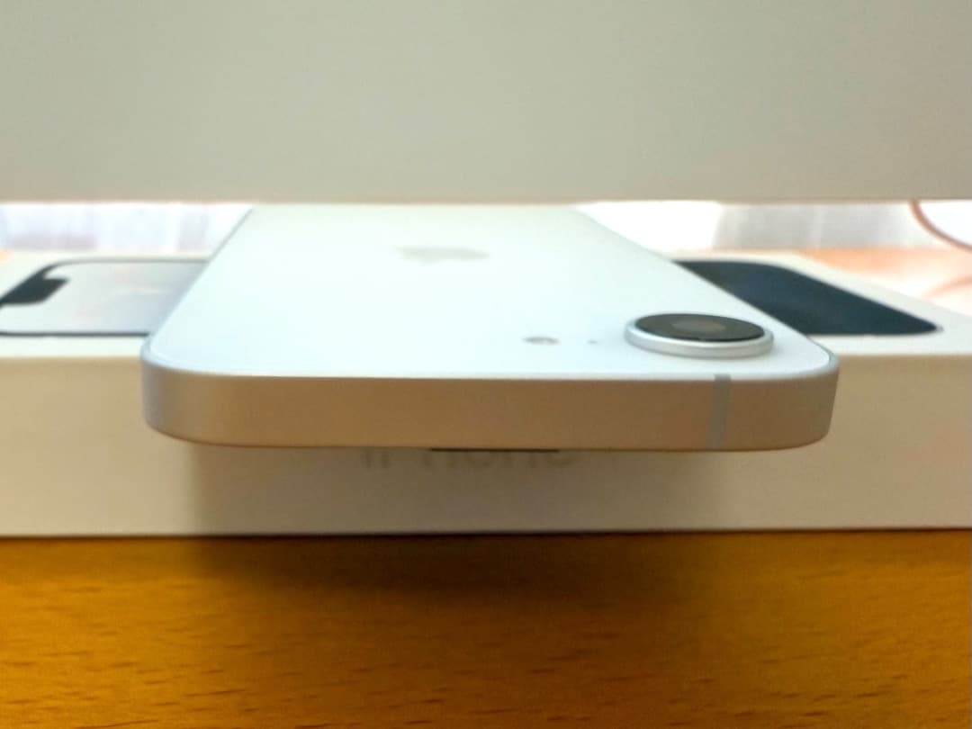 【美品】iPhone 16e 128GB ホワイト SIMフリーApple購入品