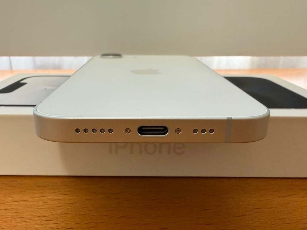 【美品】iPhone 16e 128GB ホワイト SIMフリーApple購入品