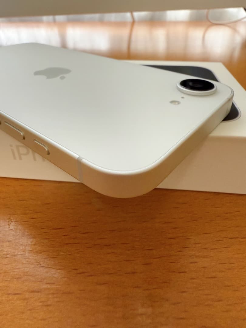 【美品】iPhone 16e 128GB ホワイト SIMフリーApple購入品