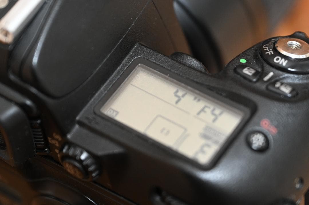 【週末限定大幅値下げ！】Nikon F80D＋標準レンズ+ストラップ新品