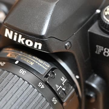 【週末限定大幅値下げ！】Nikon F80D＋標準レンズ+ストラップ新品