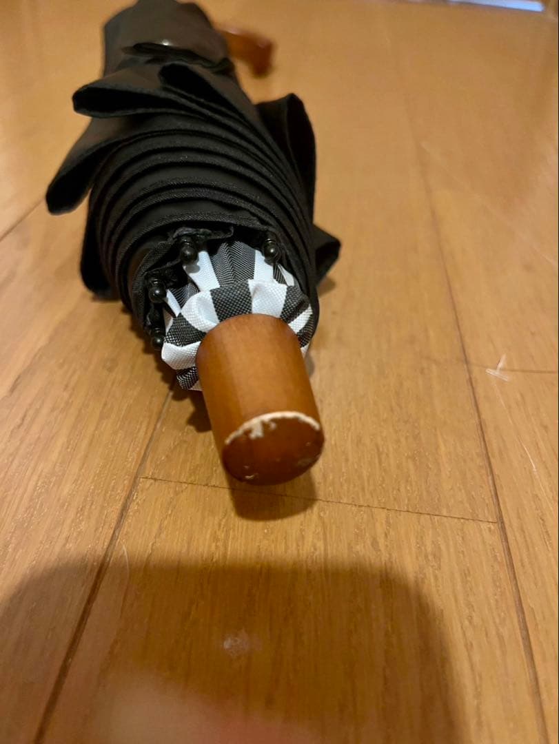 サンバリア100 折りたたみ日傘　２段折 白黒ストライプ　完全遮光