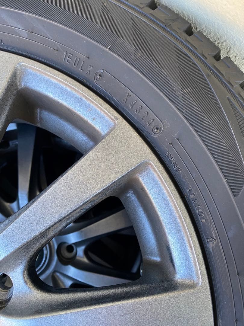 ダンロップ185/65R15冬タイヤホイールセット、タイヤ2024年製、