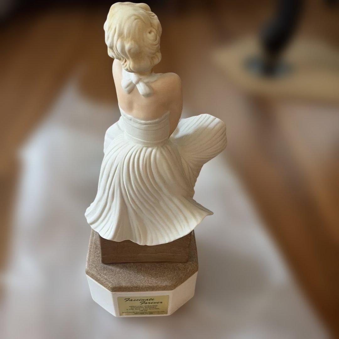 マリリンモンロー「七年目の浮気」陶器ボトル 開栓済