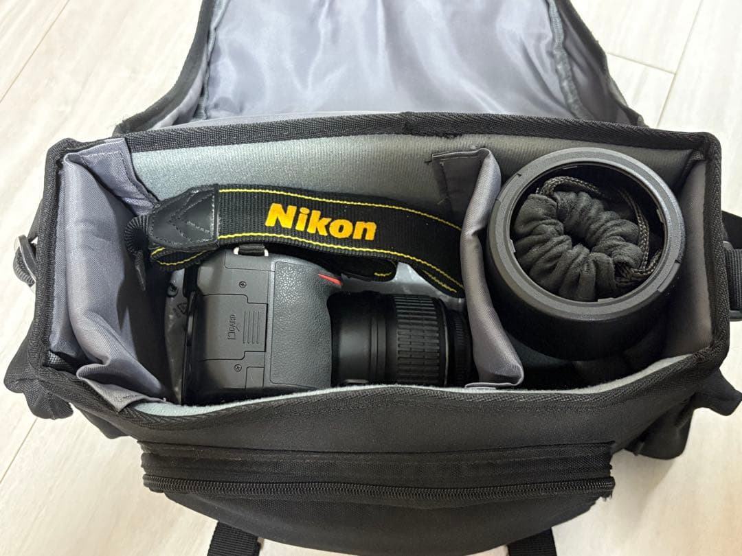 NikonのD5200 デジタル一眼レフカメラ、2レンズ18-55と55-300