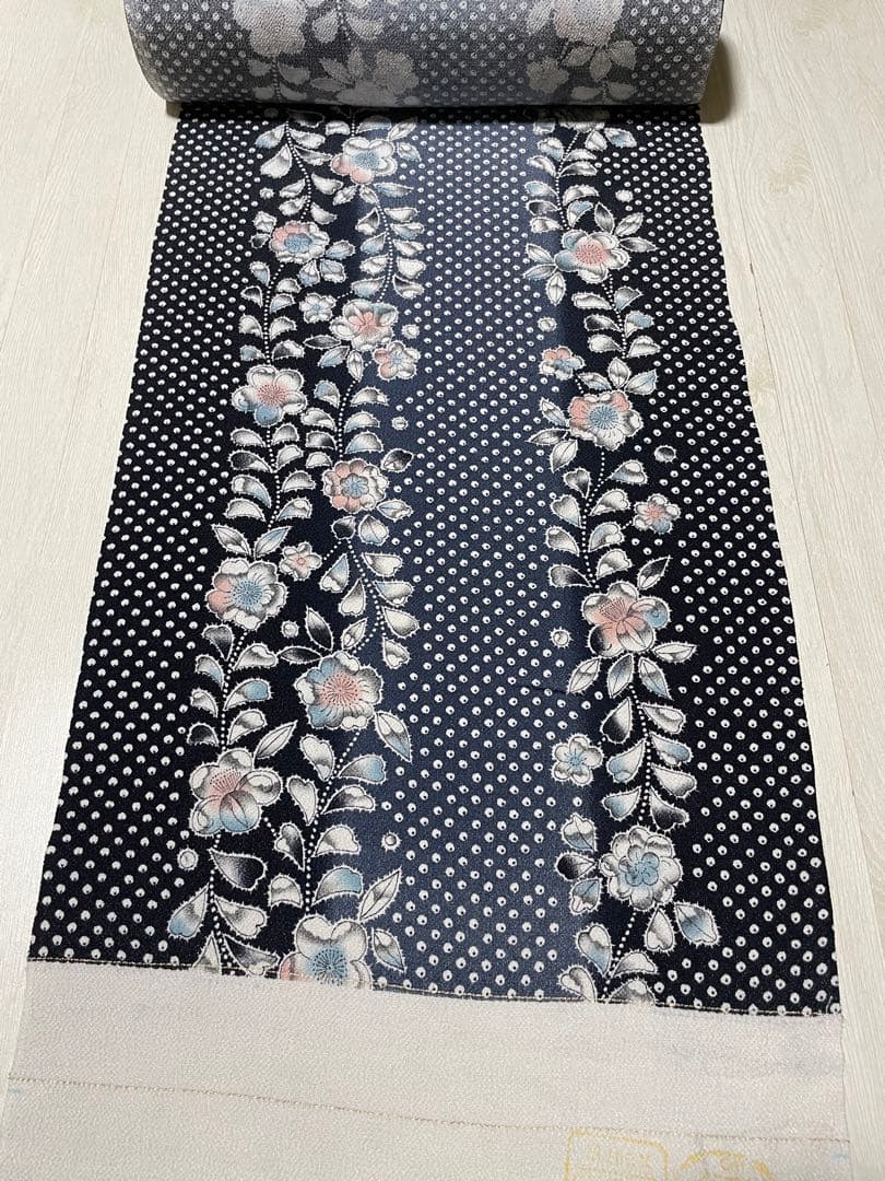 ★黒地の辻ヶ花模様の反物　m3825