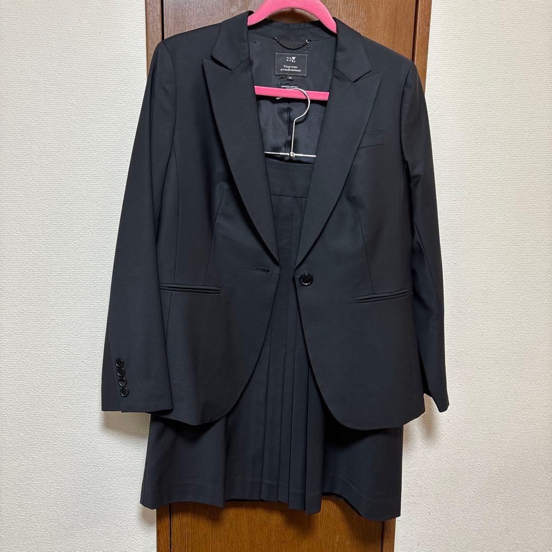 [美品]23区 スーツ黒 大きいサイズ size44 (中写真必見下さい)