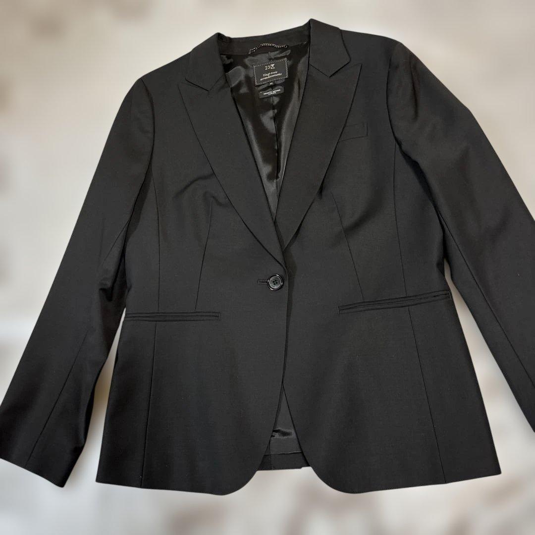 [美品]23区 スーツ黒 大きいサイズ size44 (中写真必見下さい)
