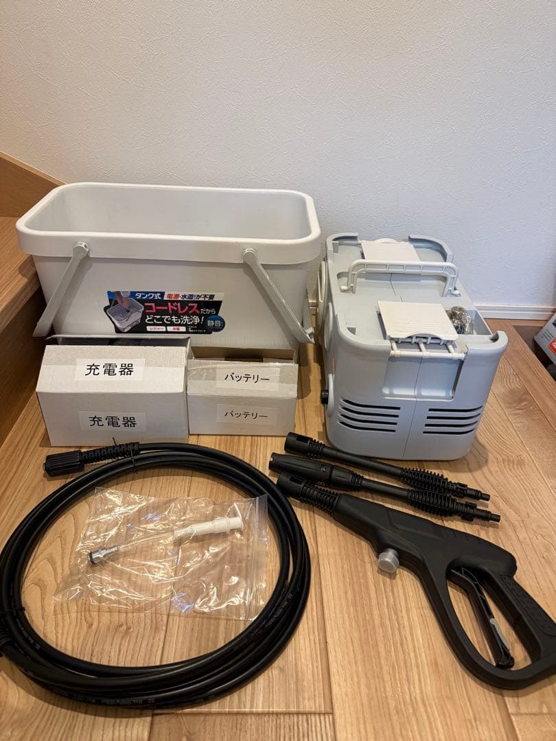 【美品】IRIS OHYAMA タンク式高圧洗浄機 コードレス SDT-L01N