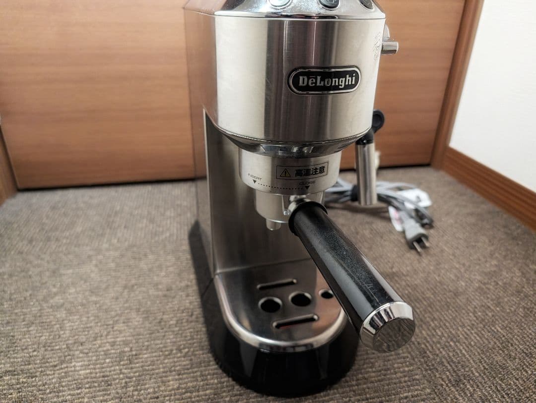 DeLonghi デロンギ デディカ 　タンパー、ディストリビューター付き