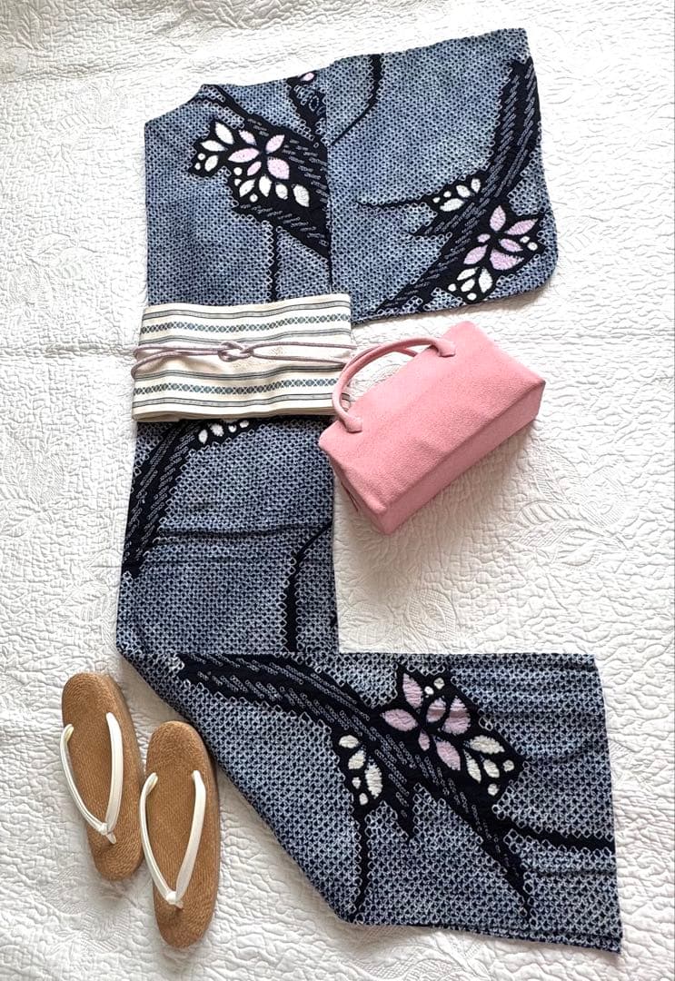 粋な大人の浴衣 ◆ 有松絞り 舞花文 優しい色のシンプルな柄