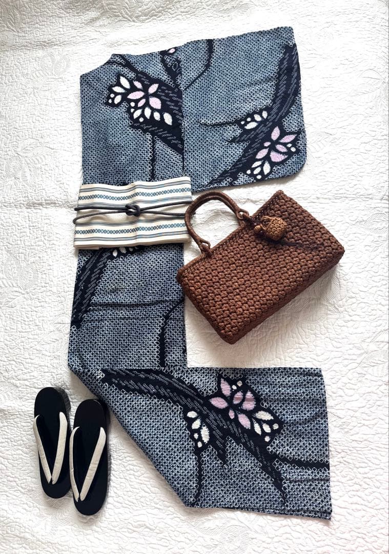 粋な大人の浴衣 ◆ 有松絞り 舞花文 優しい色のシンプルな柄