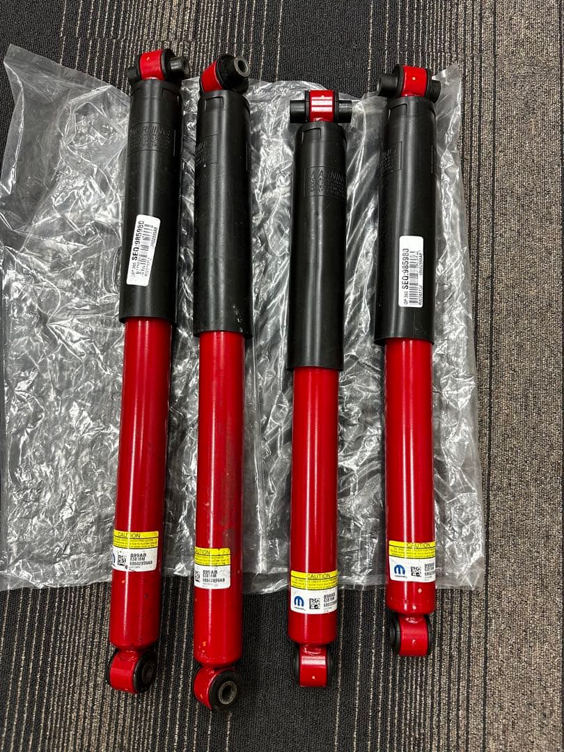 現行　JLラングラー　ルビコン　純正ショックアブソーバーモパー製1台分Mopar