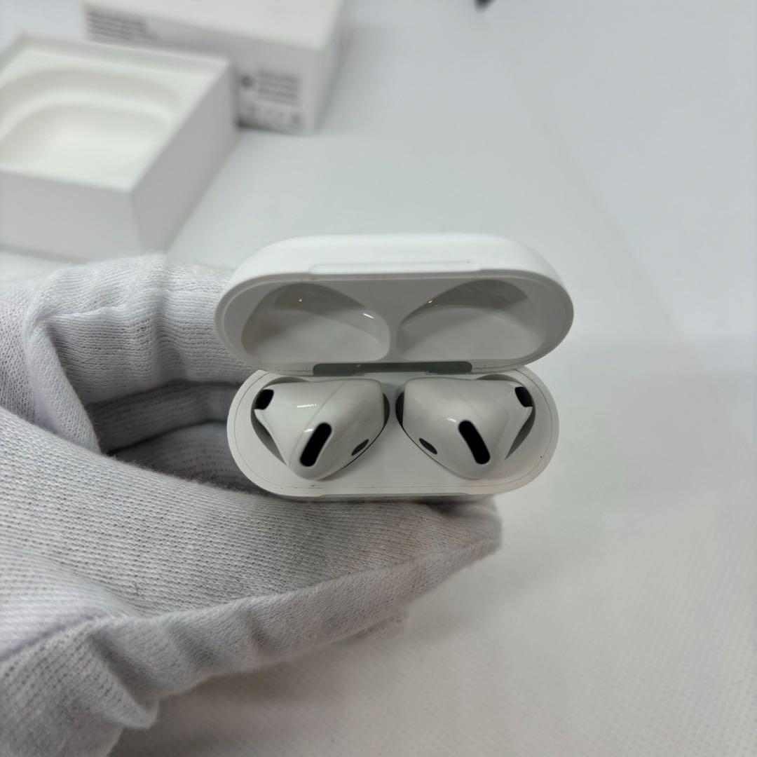 AirPods 4 アクティブノイズキャンセリング搭載 刻印有