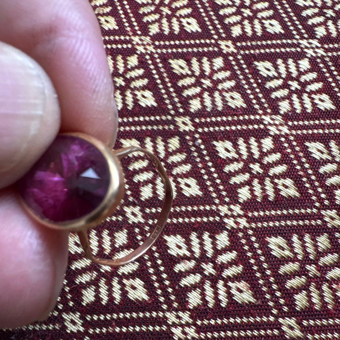 ルビー風ストーンのリングk 18