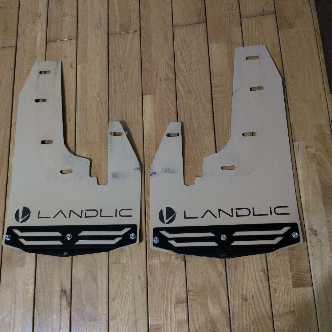 デリカD5後期型ランドリック　マッドフラップ