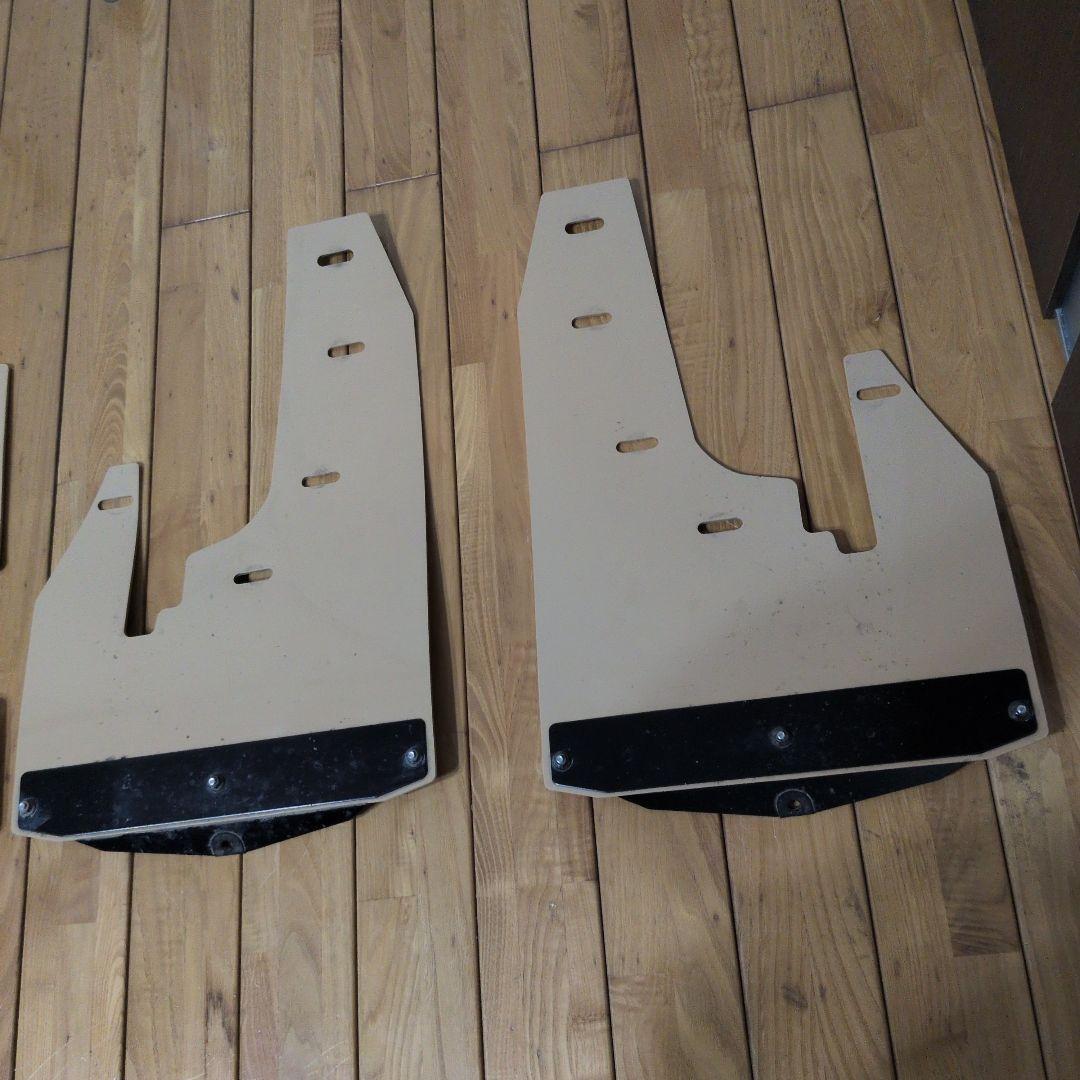 デリカD5後期型ランドリック　マッドフラップ