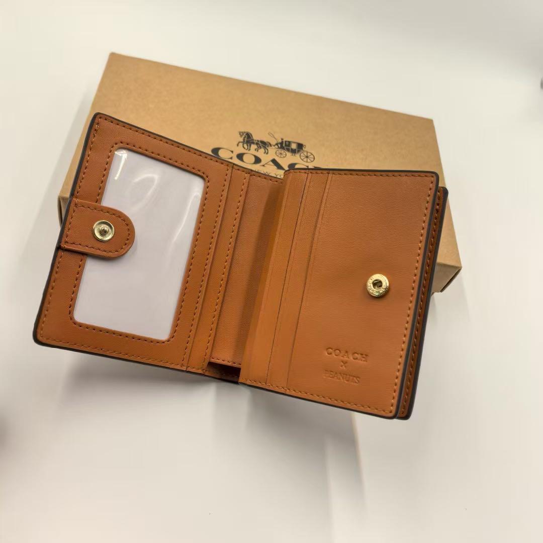 新品・未使用COACH スヌーピー 二つ折り財布コーチ　SNOOPY大人気