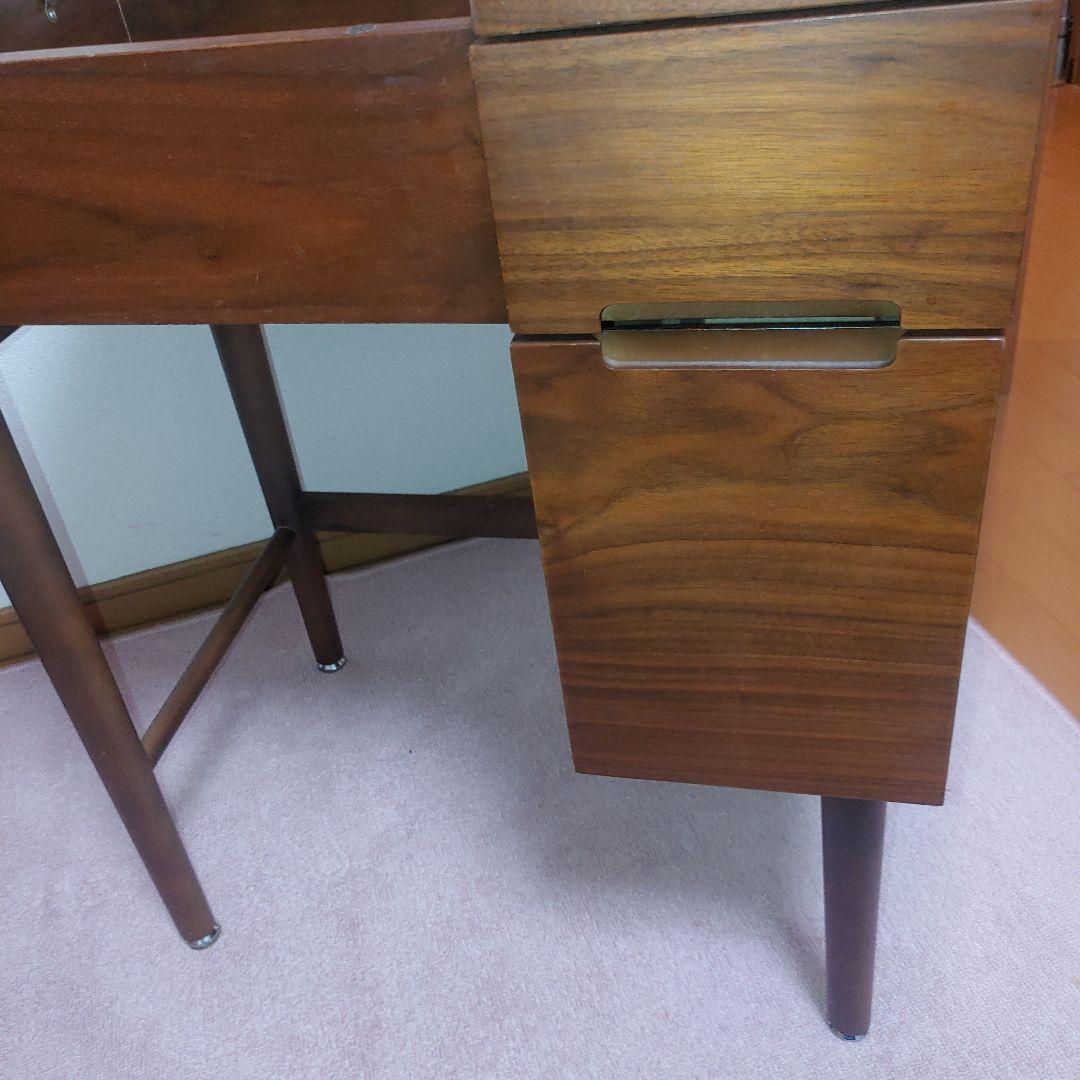 北欧家具　『emo（エモ）』のドレッサー