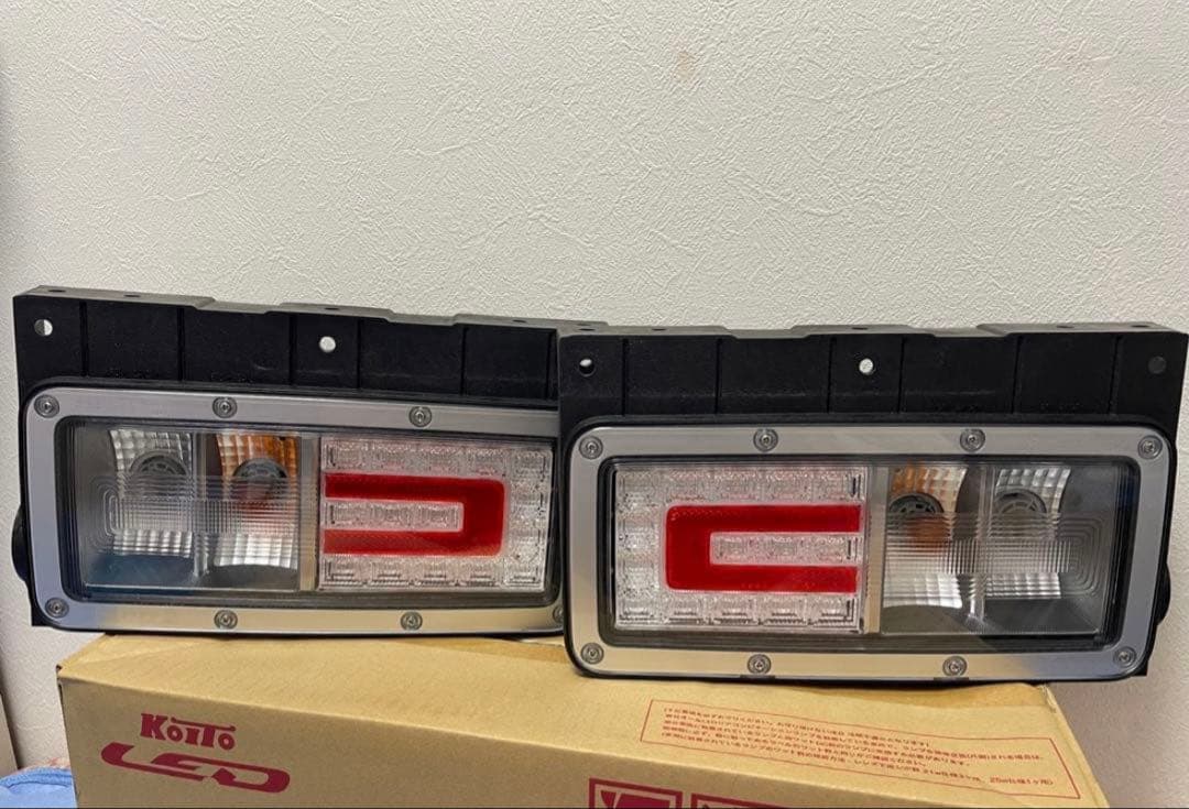 日野純正テールランプ 大型用