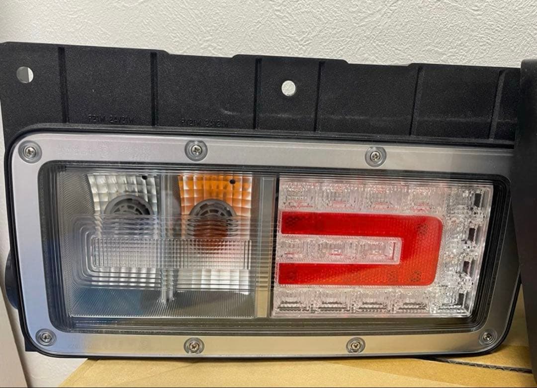日野純正テールランプ 大型用