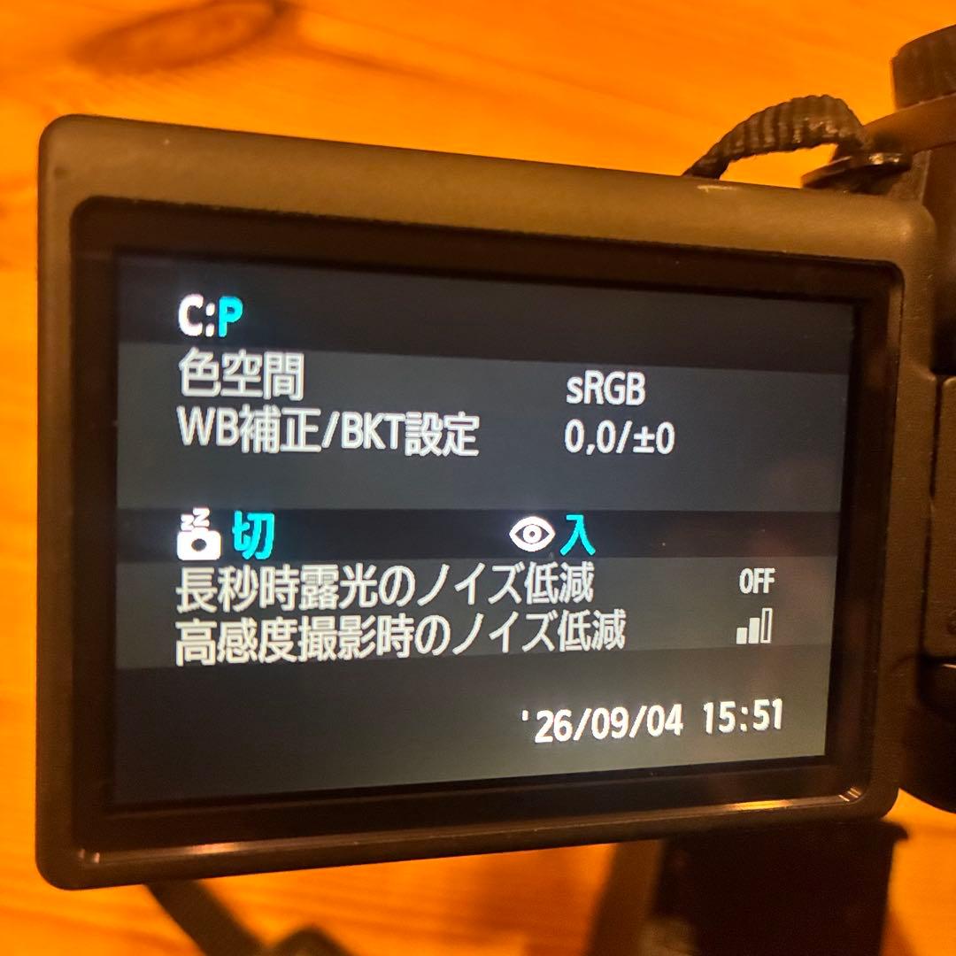 【美品】Canon EOS 60D デジタル一眼レフカメラ　レンズ充電器付き