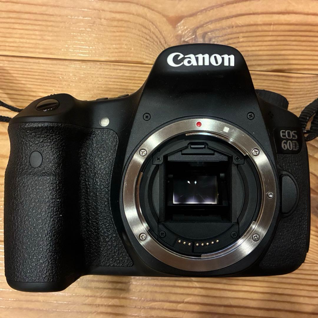 【美品】Canon EOS 60D デジタル一眼レフカメラ　レンズ充電器付き