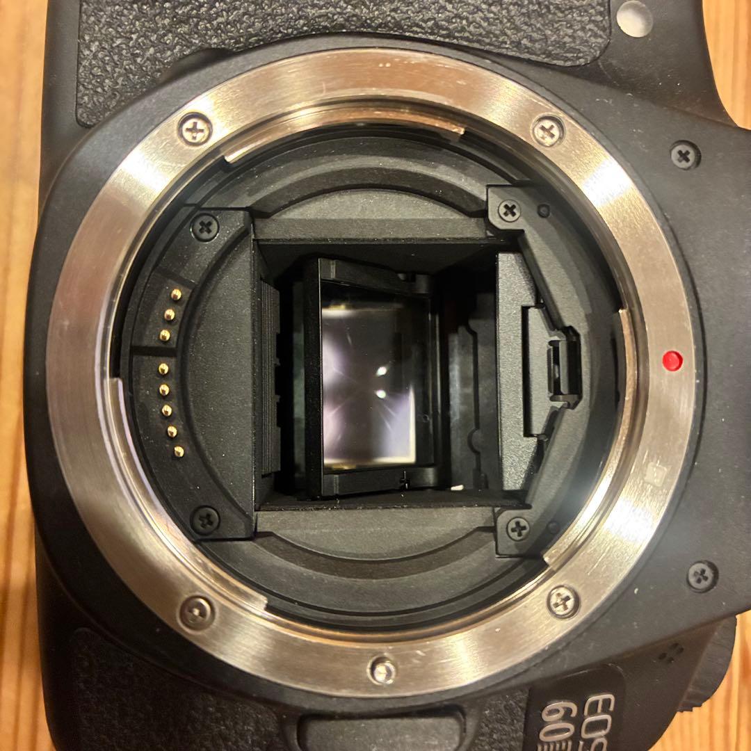 【美品】Canon EOS 60D デジタル一眼レフカメラ　レンズ充電器付き