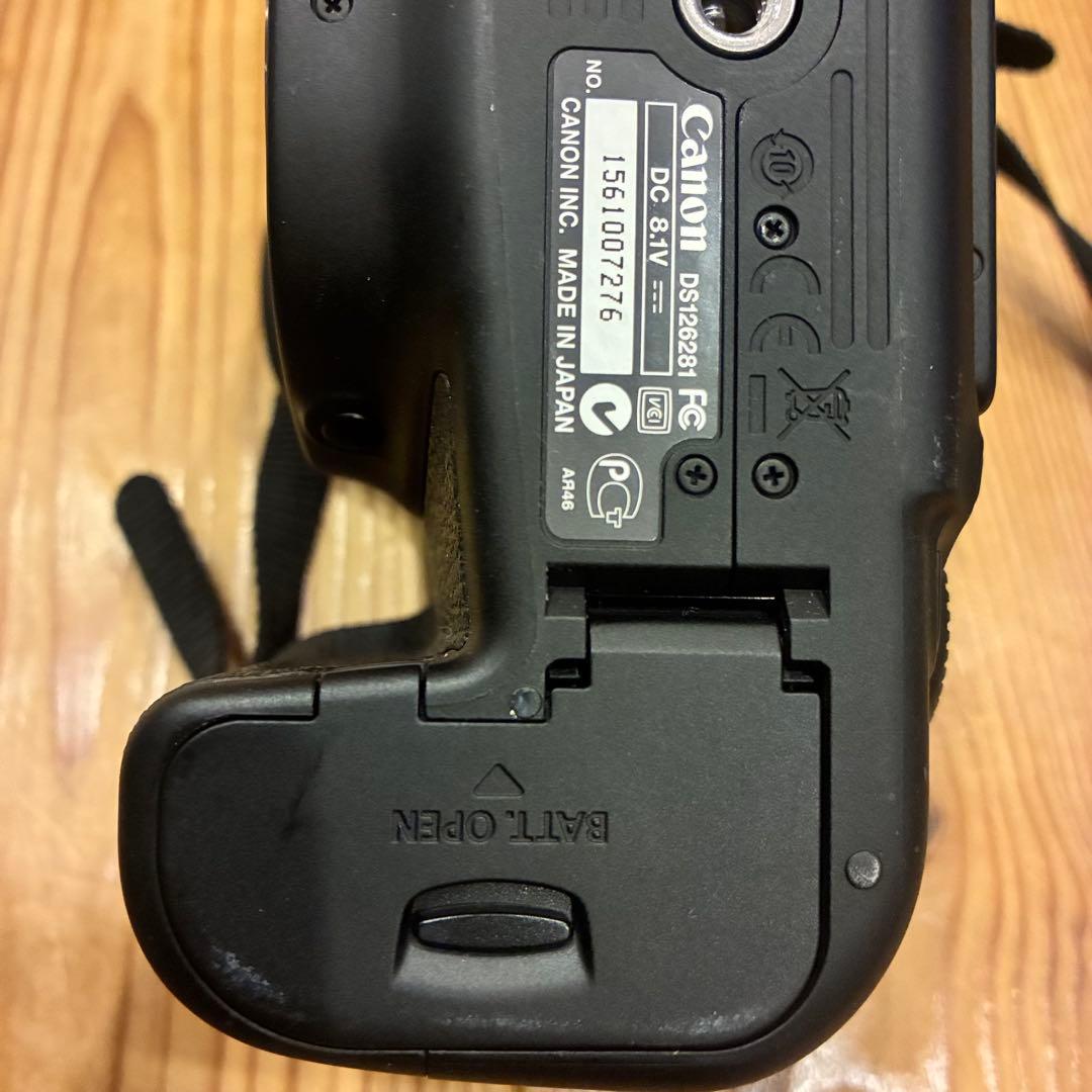 【美品】Canon EOS 60D デジタル一眼レフカメラ　レンズ充電器付き