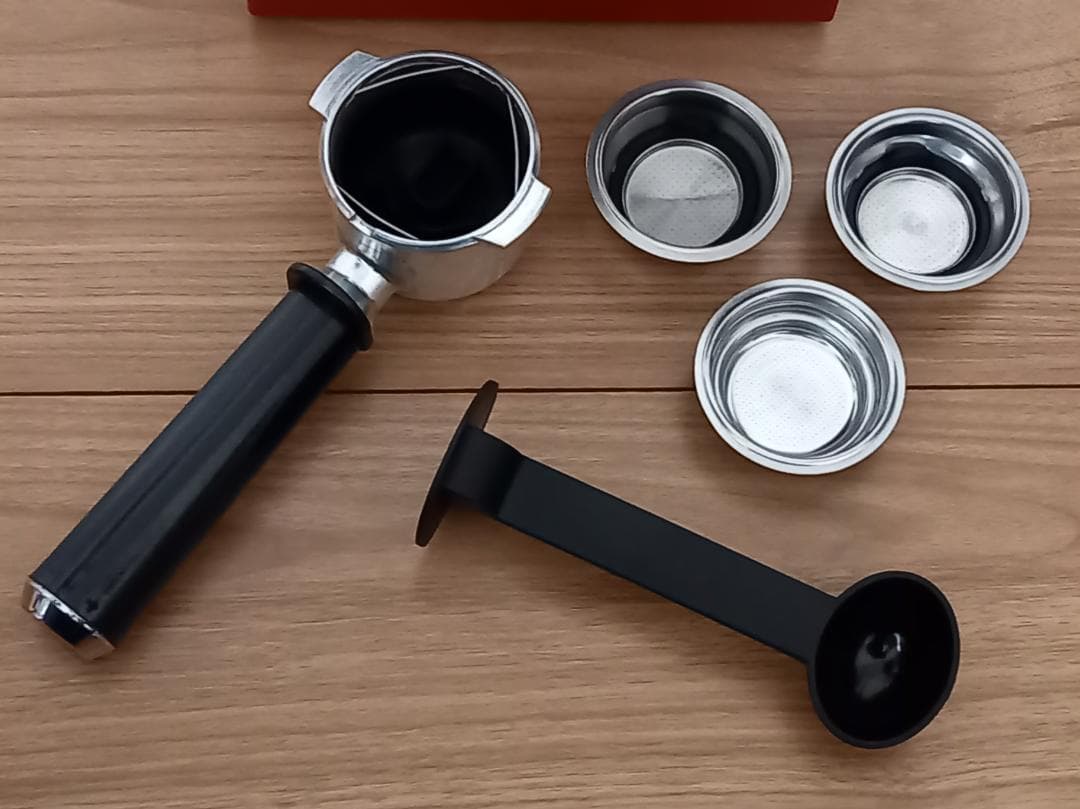 [ 美品 ] デロンギ・エスプレッソマシン ECP3220J レッド