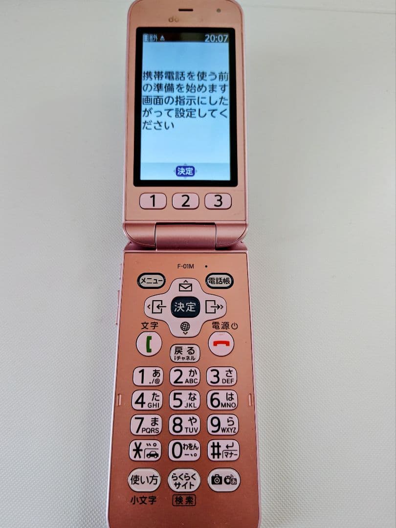 ピンク 折りたたみ式 携帯電話 F-01M