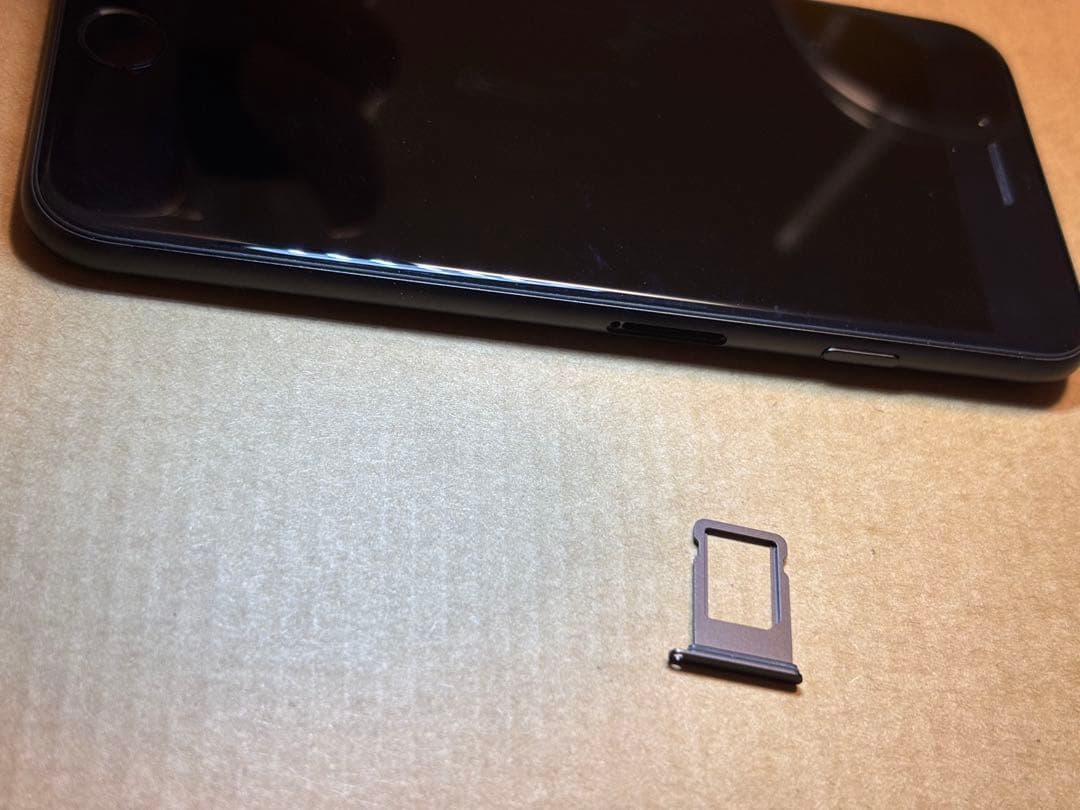 【中古】iPhone SE 第二世代 128GB 本体のみ