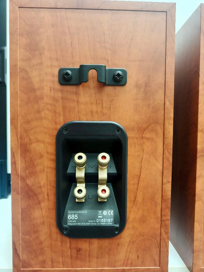Bowers & Wilkins 685 ブックシェルフスピーカー