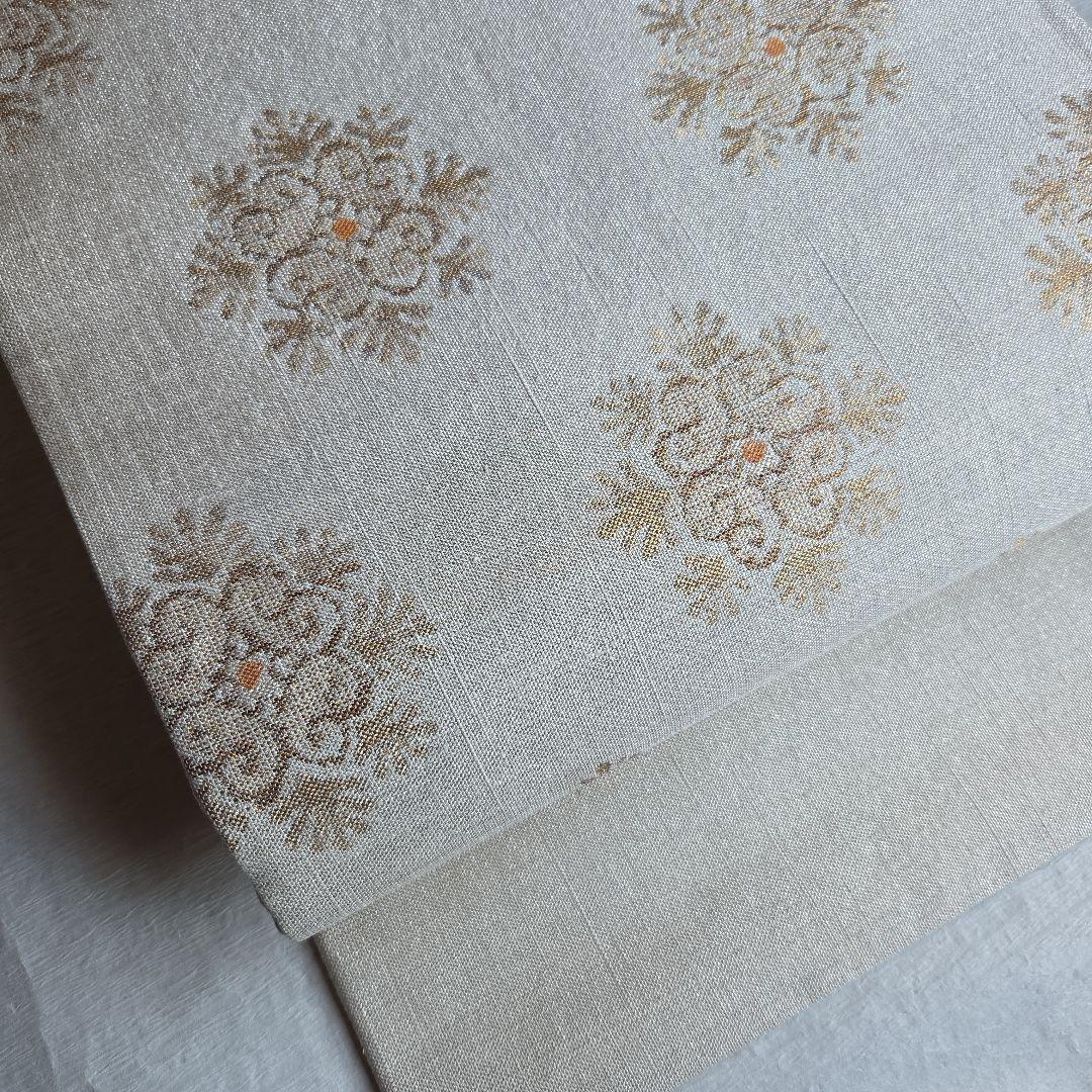 上品な織と煌めき　華文様の袋帯