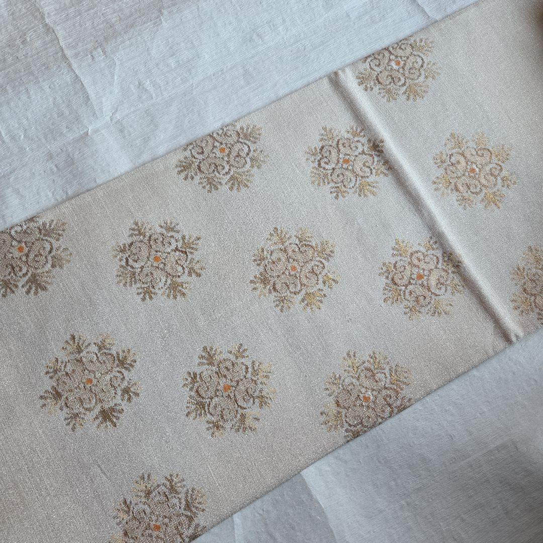 上品な織と煌めき　華文様の袋帯