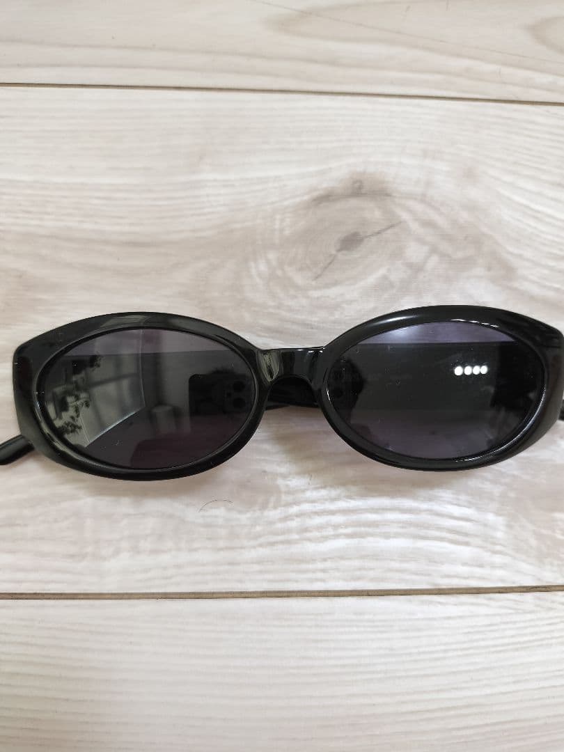 Gucci ブラック オーバル サングラス
