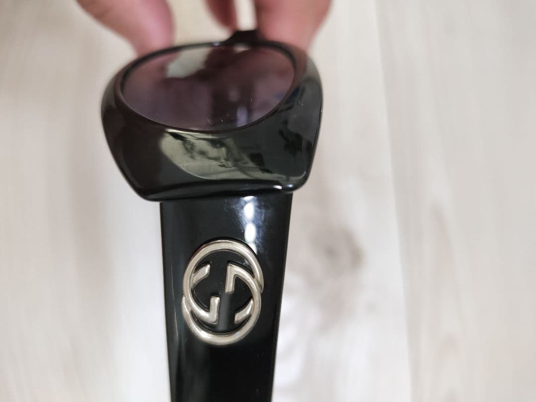 Gucci ブラック オーバル サングラス