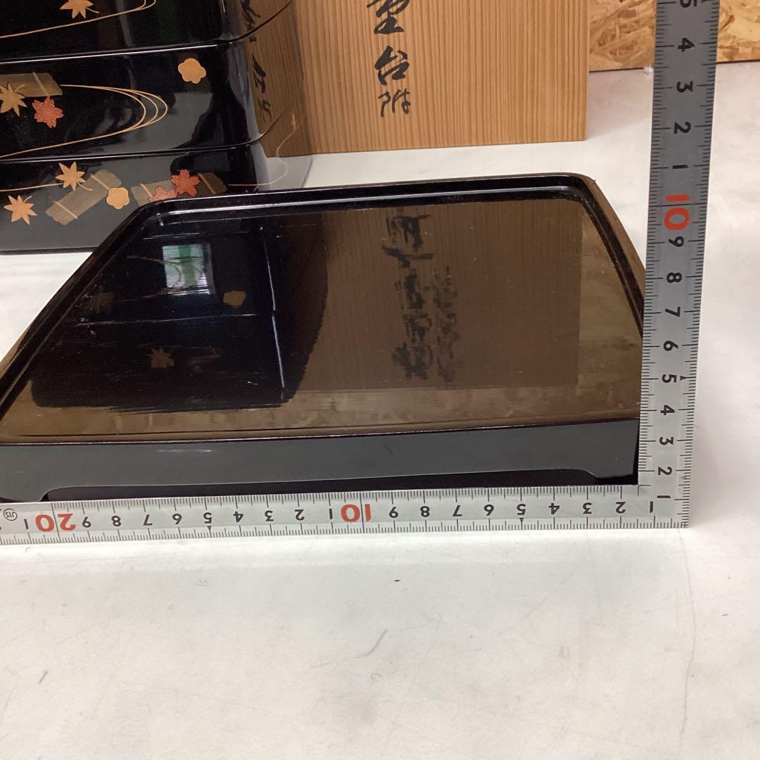 輪島塗　三段重台付　漆塗装　3段お重箱　天然木　工芸品　日本文化　（G76）