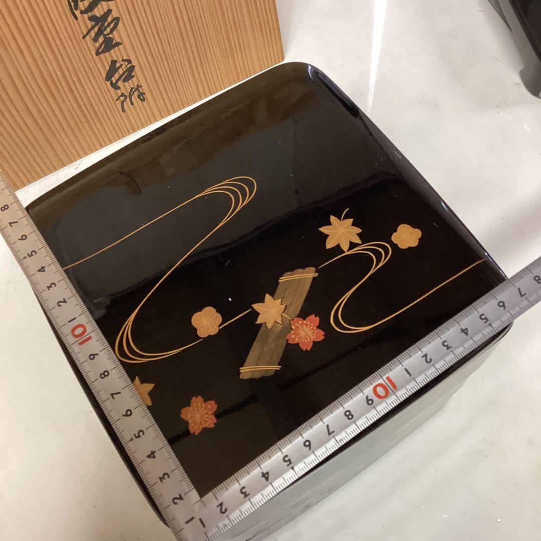 輪島塗　三段重台付　漆塗装　3段お重箱　天然木　工芸品　日本文化　（G76）