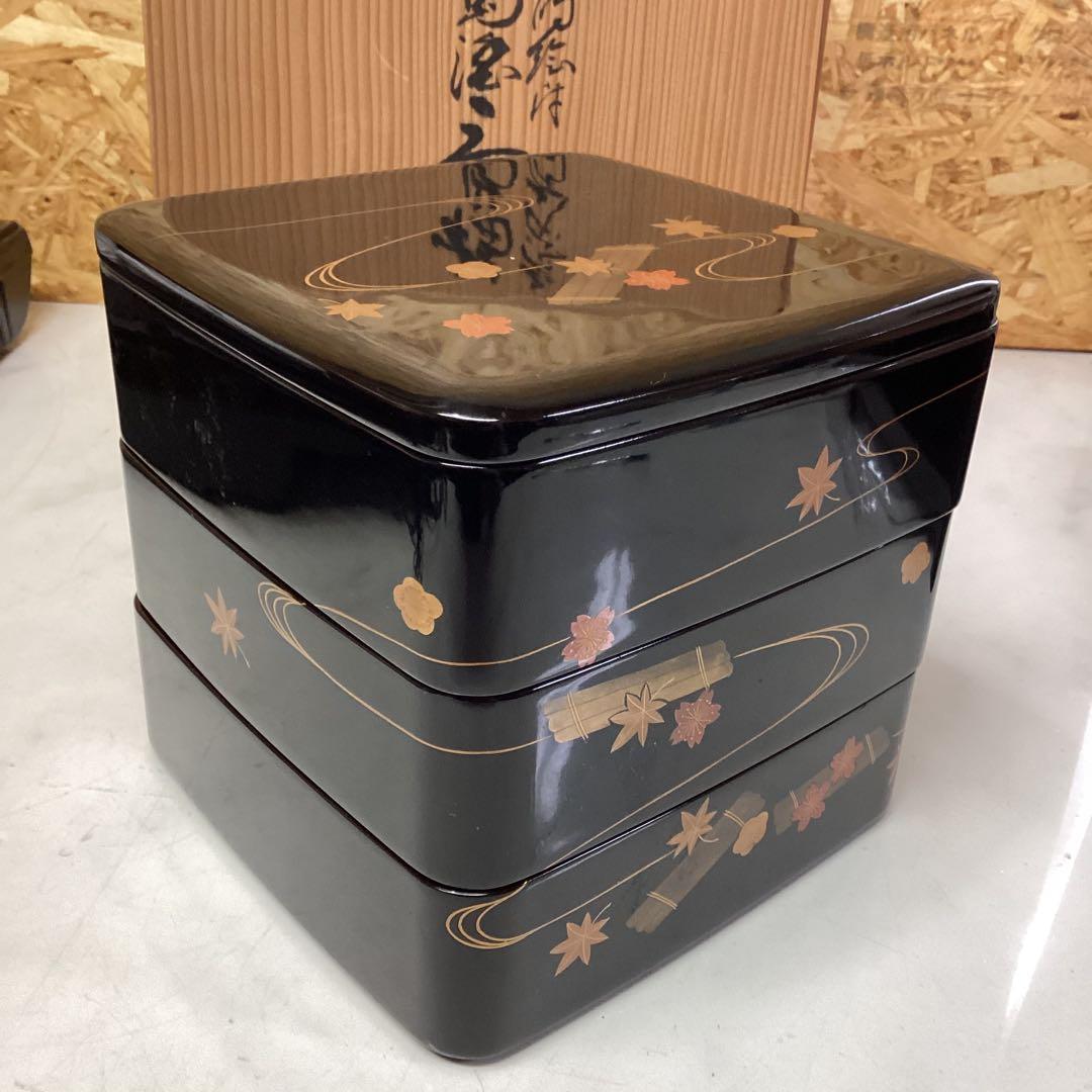輪島塗　三段重台付　漆塗装　3段お重箱　天然木　工芸品　日本文化　（G76）