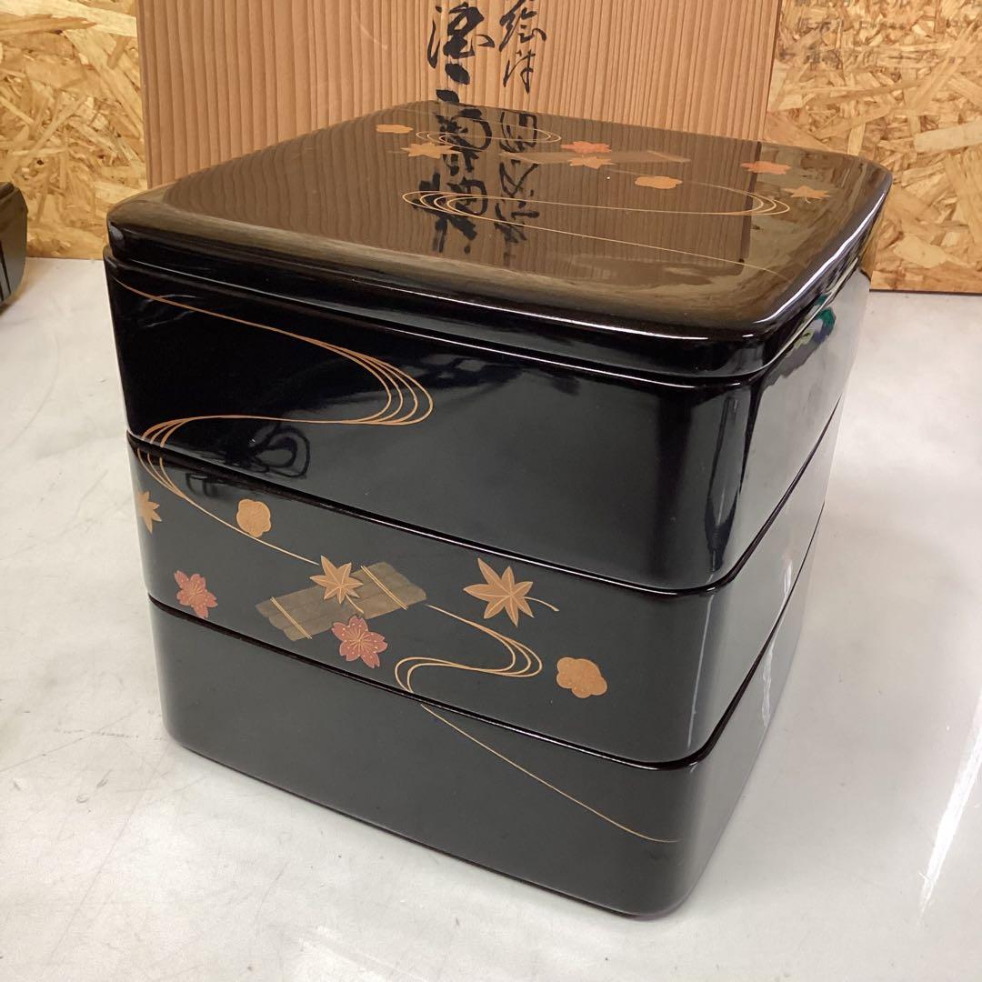 輪島塗　三段重台付　漆塗装　3段お重箱　天然木　工芸品　日本文化　（G76）