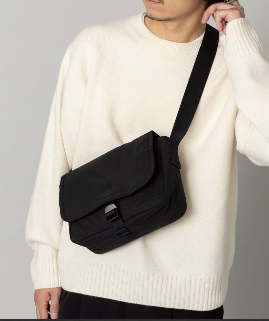 kuros'（クロス）ナイロンミニメッセンジャーバッグ