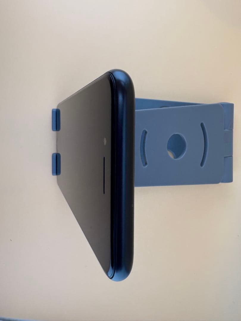 iPhone SE2 64GB ブラックSIMフリーバッテリー100%