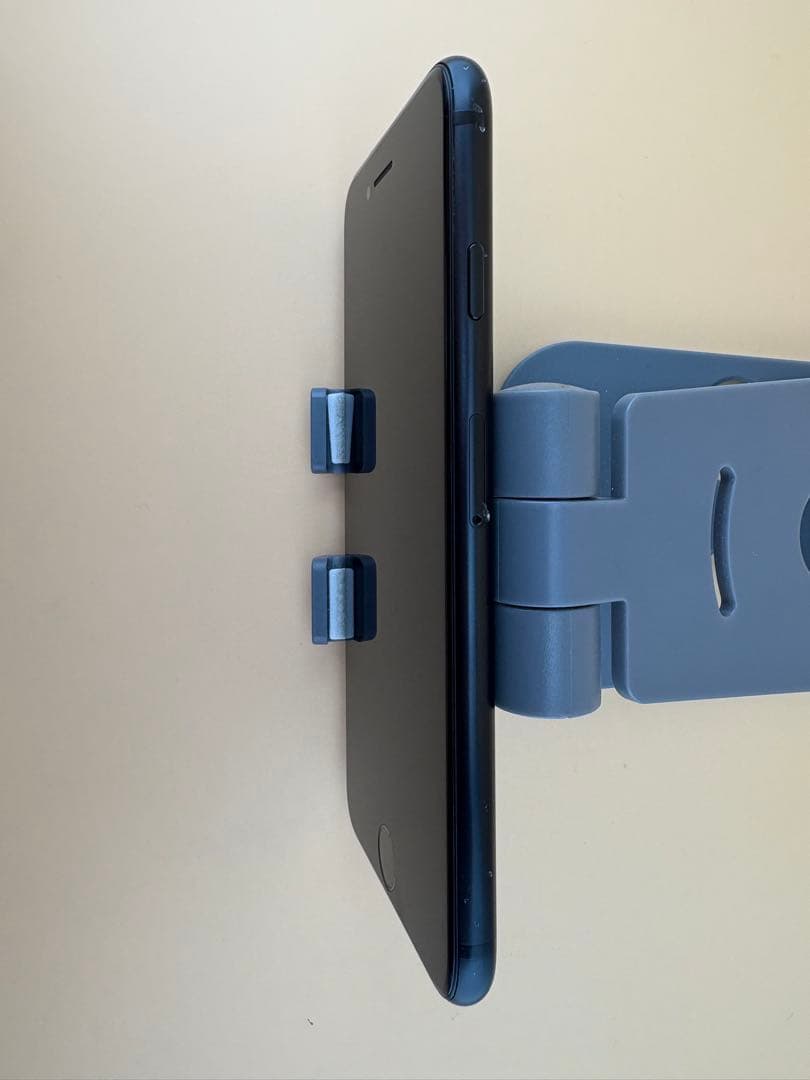 iPhone SE2 64GB ブラックSIMフリーバッテリー100%