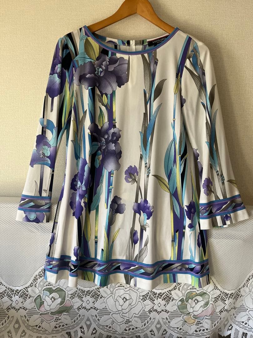美品⭐️レオナール⭐️アイリス柄⭐️カンカン⭐️チュニック⭐️サイズ40