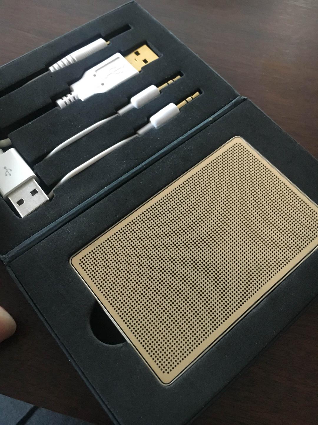 バーニーズNY  携帯スピーカー