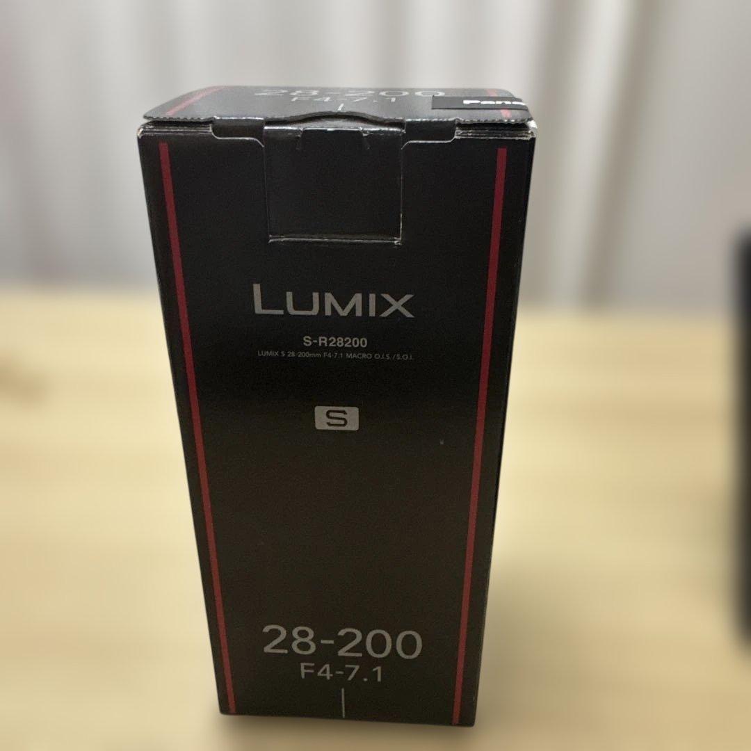 LUMIX 28-200mm ズームレンズ