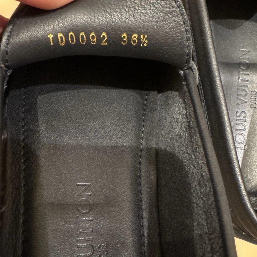 Louis Vuittonネイビーレザー ローファー